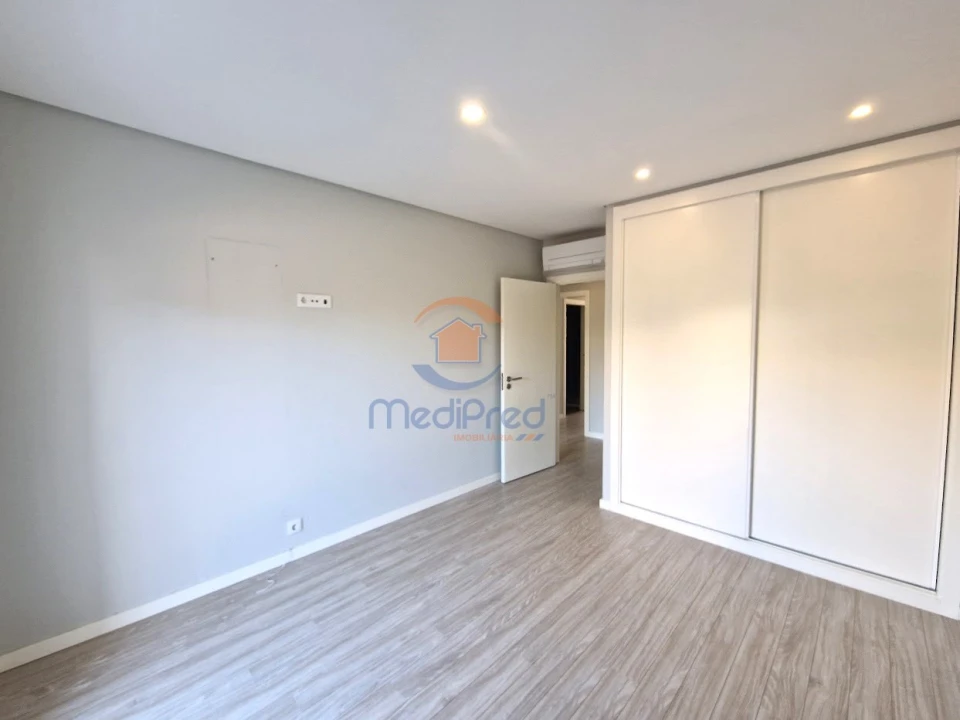 Apartamento T3 para Venda em Ramada e Caneças Foto 26