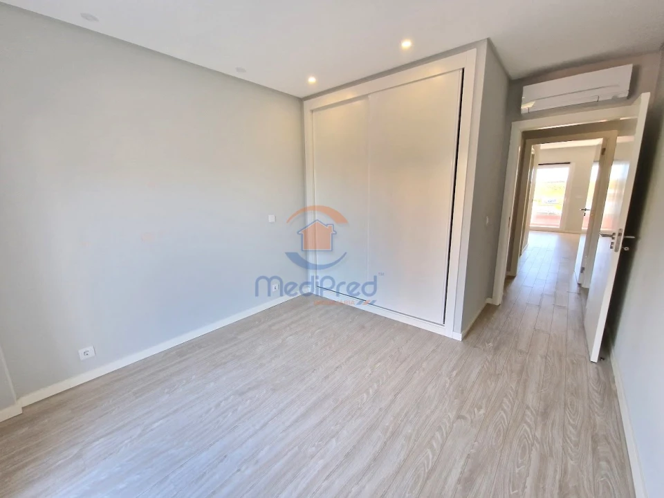 Apartamento T3 para Venda em Ramada e Caneças Foto 28