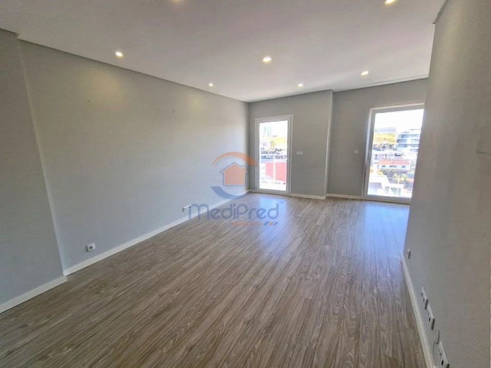 Apartamento T3 para Venda em Ramada e Caneças Foto 3