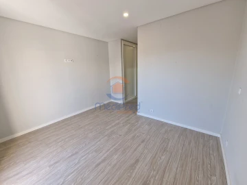 Apartamento T3 para Venda em Ramada e Caneças