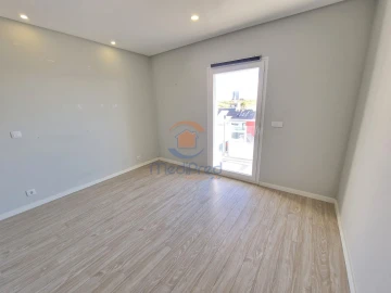 Apartamento T3 para Venda em Ramada e Caneças