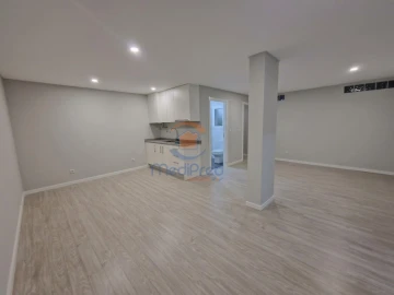 Apartamento T3 para Venda em Ramada e Caneças