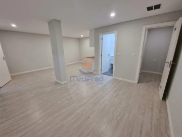 Apartamento T3 para Venda em Ramada e Caneças