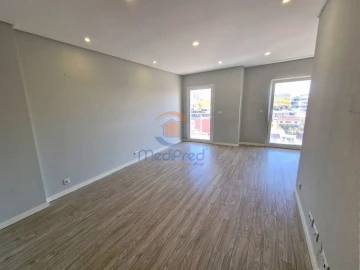 Apartamento T3 para Venda em Ramada e Caneças