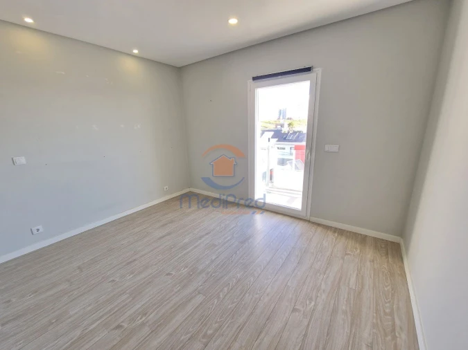 Apartamento T3 para Venda em Ramada e Caneças Foto 20