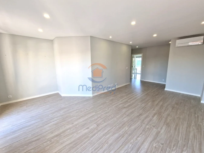 Apartamento T3 para Venda em Ramada e Caneças Foto 4