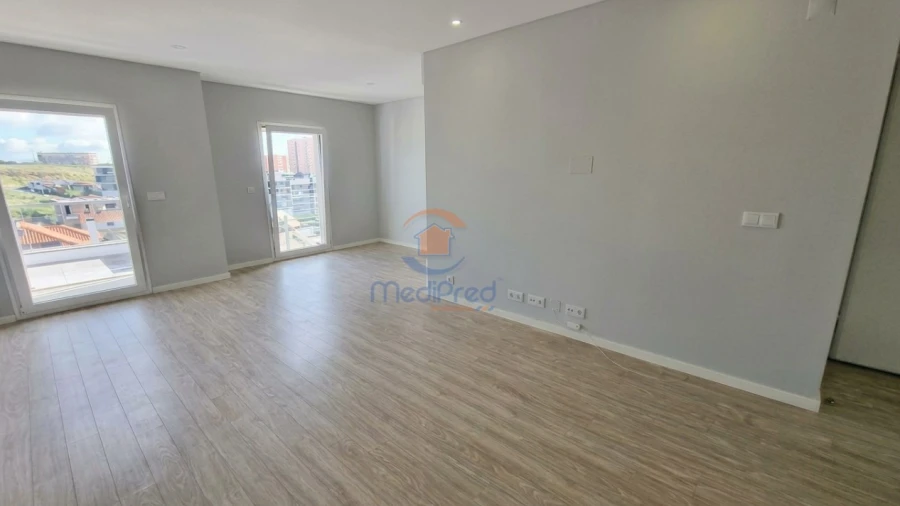 Apartamento T3 para Venda em Ramada e Caneças