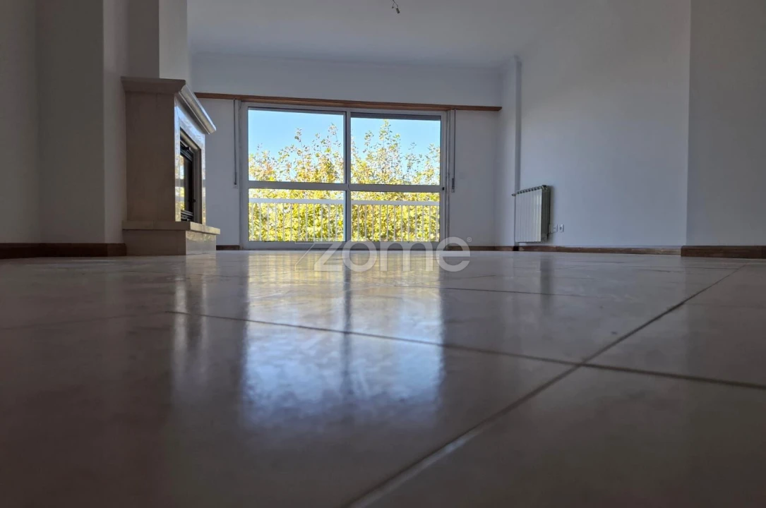 Apartamento T3 para Venda em Porto Salvo Foto 1