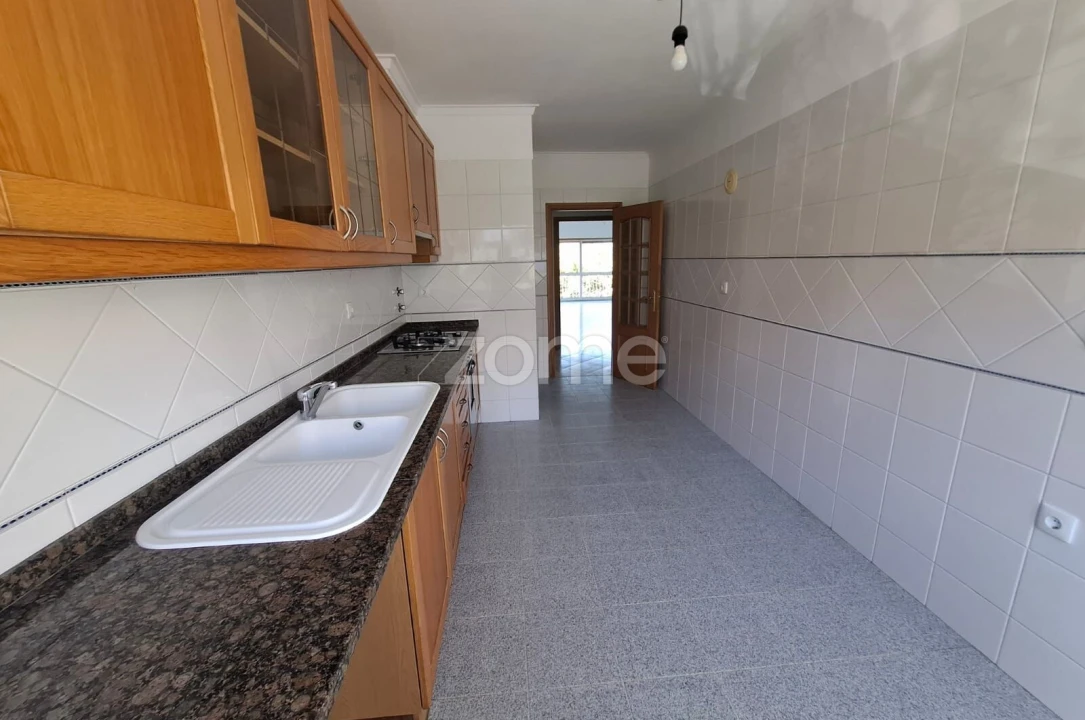 Apartamento T3 para Venda em Porto Salvo Foto 24