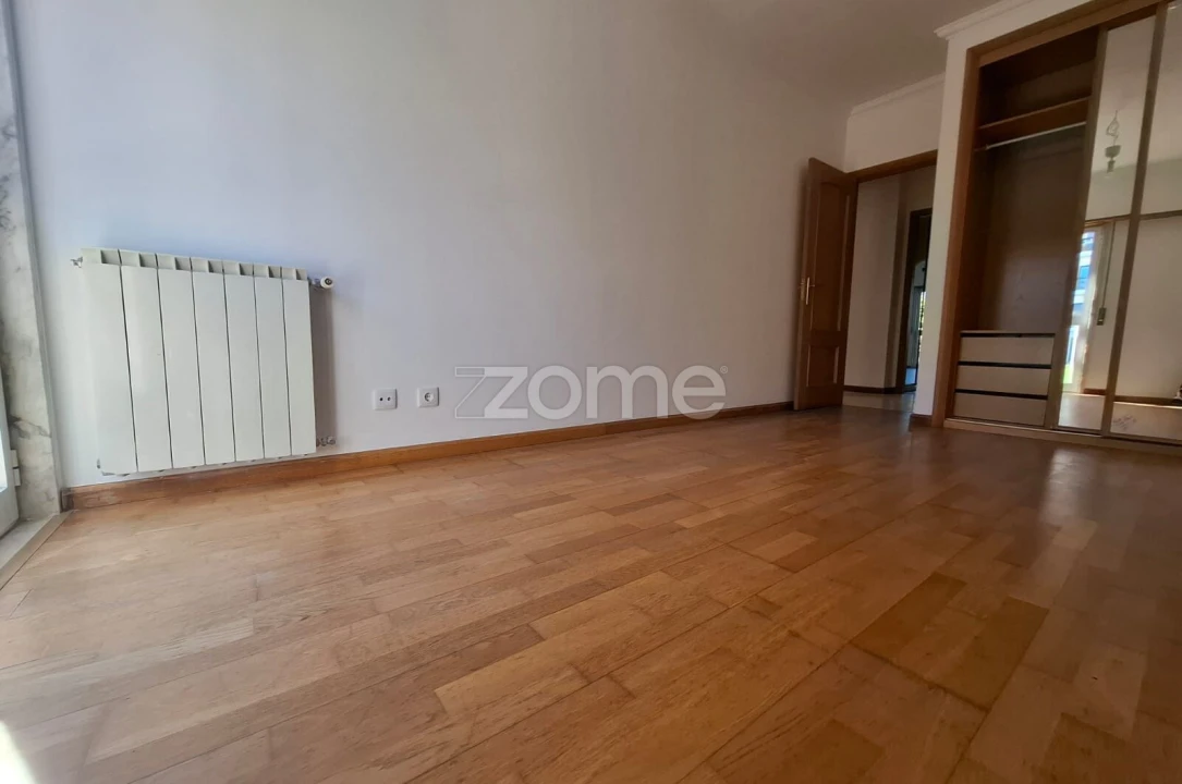 Apartamento T3 para Venda em Porto Salvo Foto 29