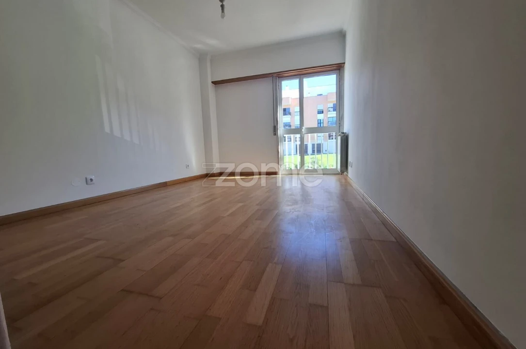 Apartamento T3 para Venda em Porto Salvo Foto 30
