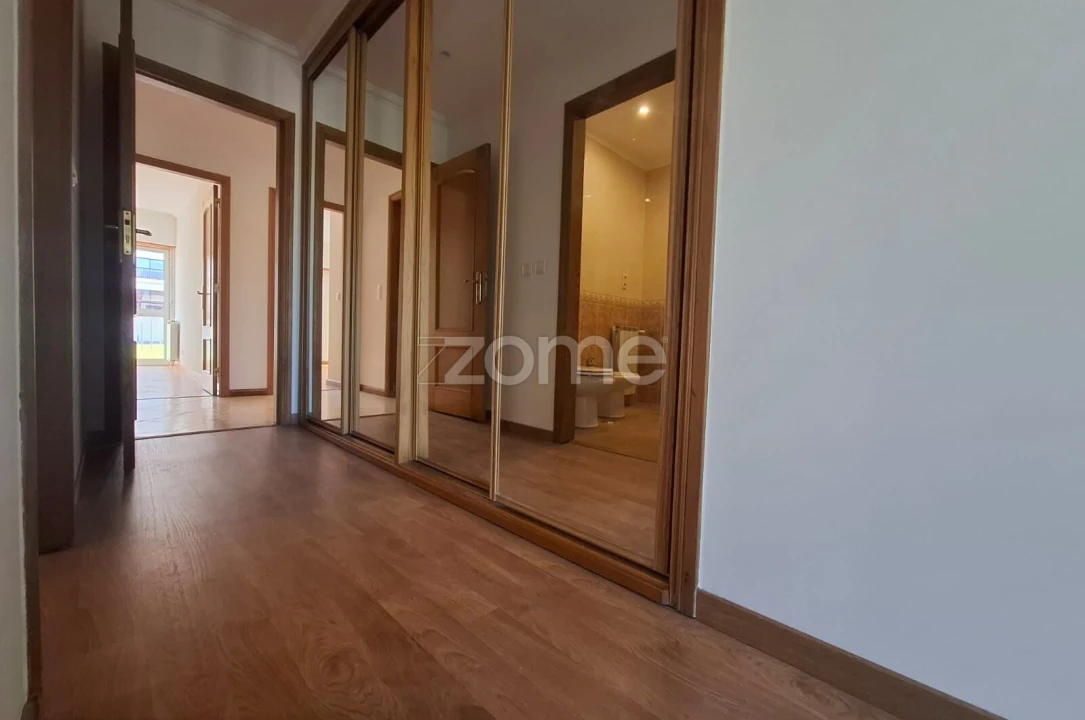 Apartamento T3 para Venda em Porto Salvo Foto 34