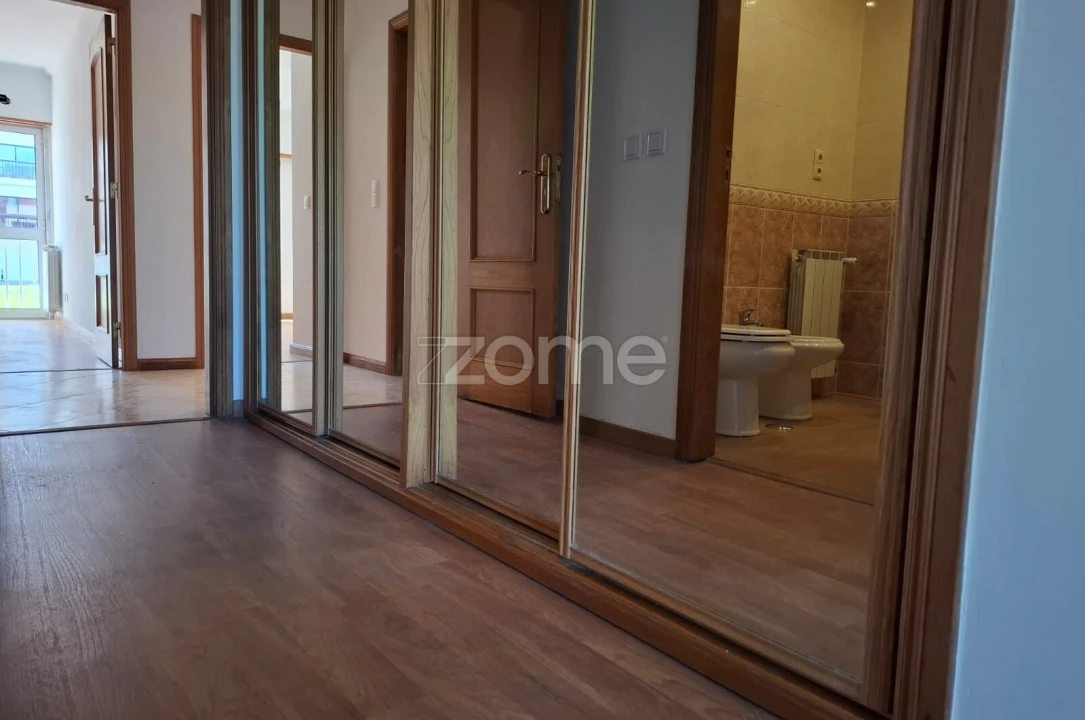 Apartamento T3 para Venda em Porto Salvo Foto 35