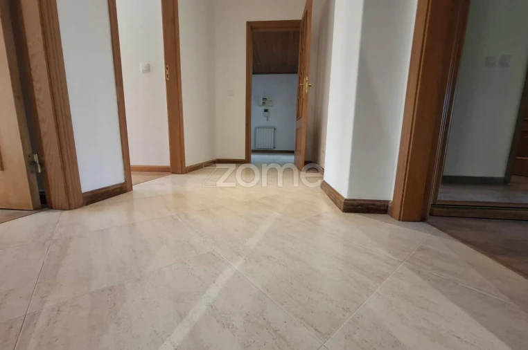 Apartamento T3 para Venda em Porto Salvo Foto 18