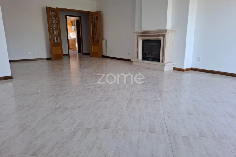 Apartamento T3 para Venda em Porto Salvo Foto 6