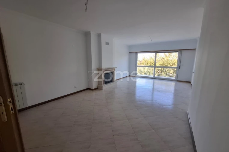 Apartamento T3 para Venda em Porto Salvo Foto 2
