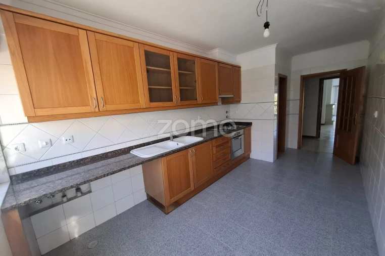 Apartamento T3 para Venda em Porto Salvo Foto 22