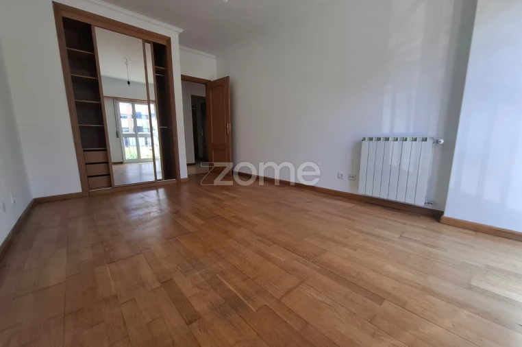 Apartamento T3 para Venda em Porto Salvo Foto 25