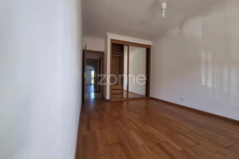 Apartamento T3 para Venda em Porto Salvo Foto 28