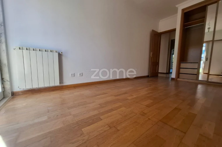 Apartamento T3 para Venda em Porto Salvo Foto 29