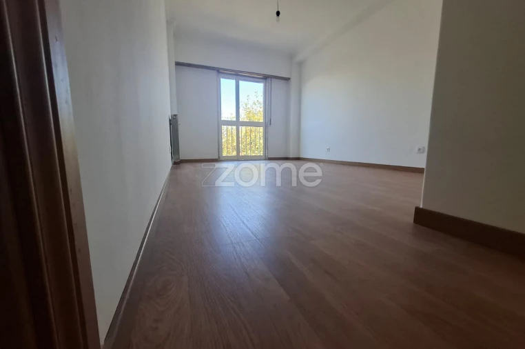 Apartamento T3 para Venda em Porto Salvo Foto 32