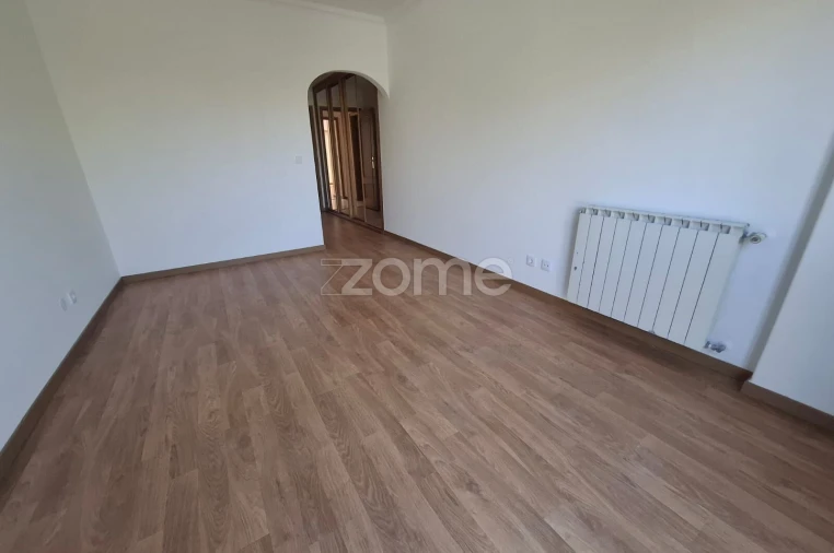 Apartamento T3 para Venda em Porto Salvo Foto 33