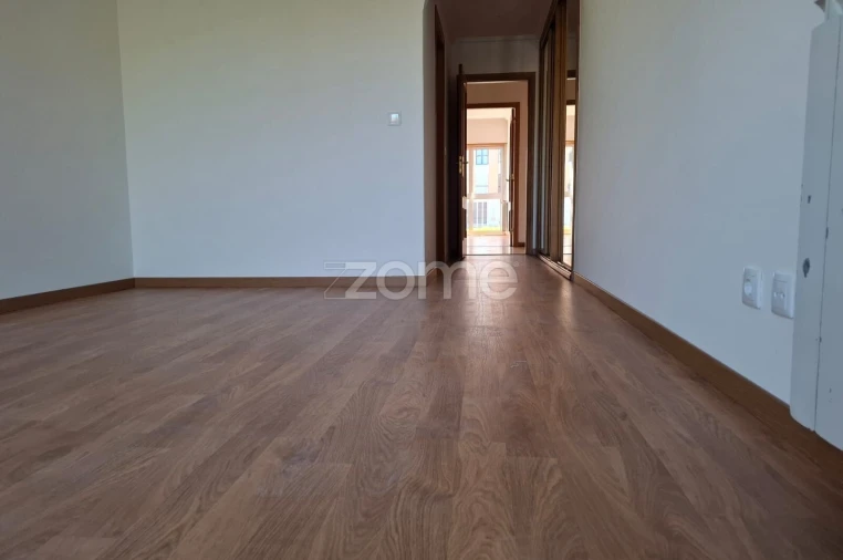 Apartamento T3 para Venda em Porto Salvo Foto 36