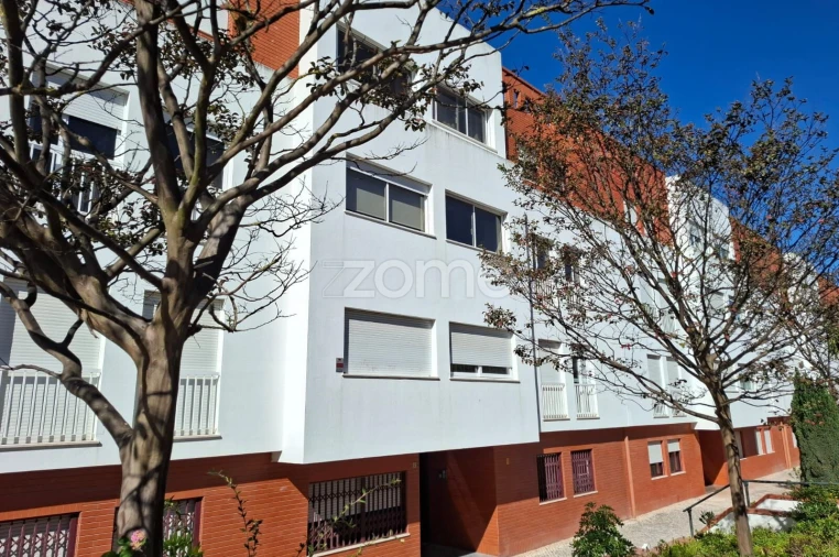 Apartamento T3 para Venda em Porto Salvo Foto 47