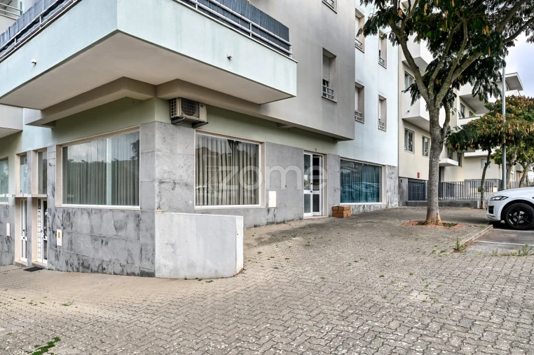 Negócio para Venda em Porto Salvo Foto 3