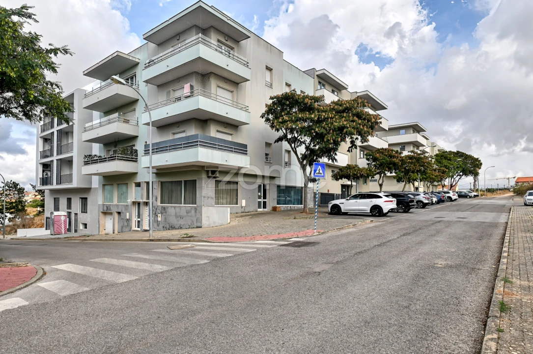Negócio para Venda em Porto Salvo Foto 2