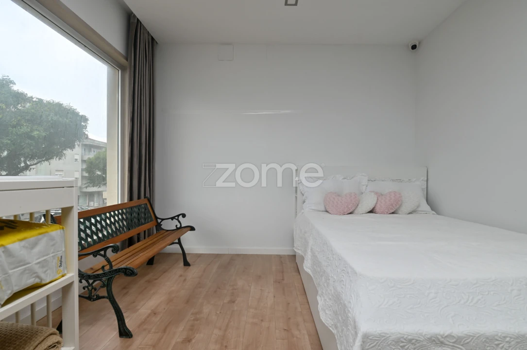 Negócio para Arrendamento em Porto Salvo Foto 11