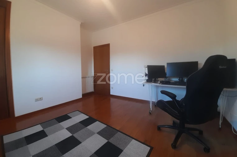 Moradia T3 para Venda em Meirinhas Foto 26