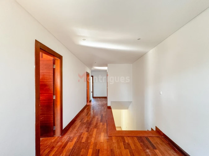 Moradia T4 para Venda em Alcabideche Foto 16