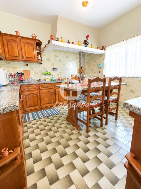 Moradia T6 para Venda em Arnoso (Santa Maria e Santa Eulália) e Sezures