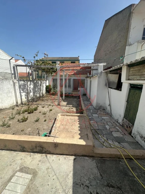Moradia T2 para Venda em Baixa da Banheira e Vale da Amoreira