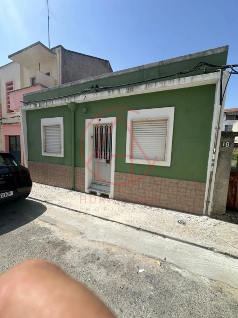 Moradia T2 para Venda em Baixa da Banheira e Vale da Amoreira