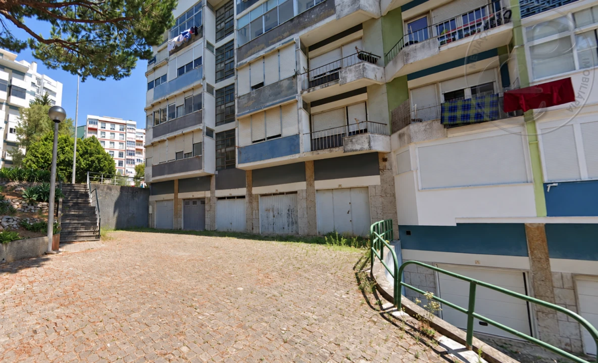 Garagem para Venda em Massamá e Monte Abraão Foto 1