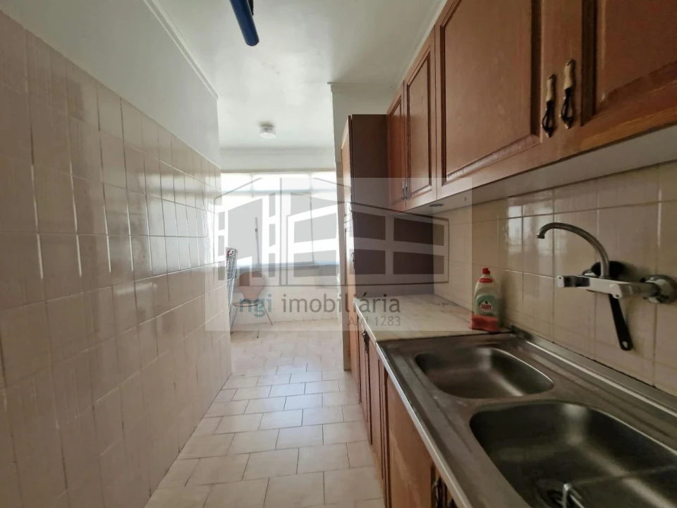 Apartamento T1 para Arrendamento em Benfica Foto 3