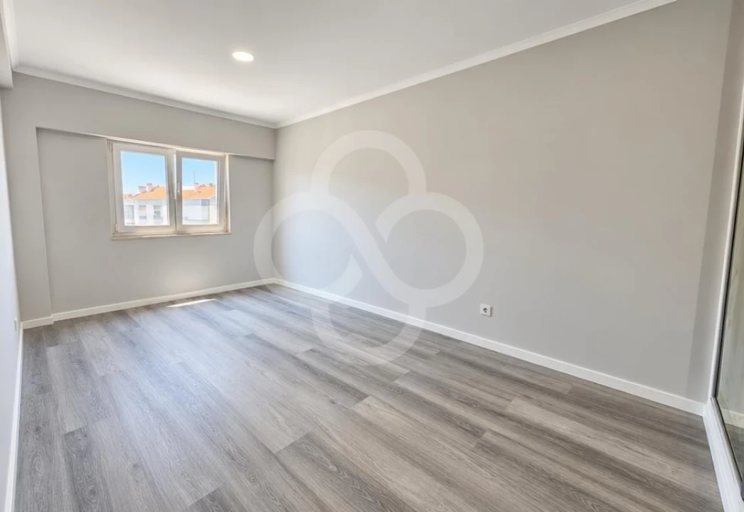Apartamento T4 para Venda em Amora Foto 5