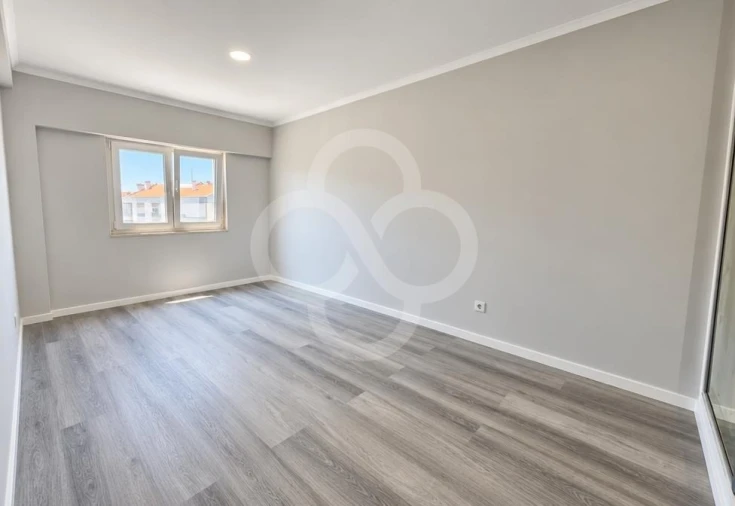Apartamento T4 para Venda em Amora Foto 5