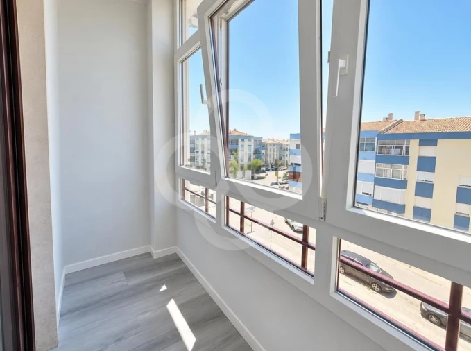 Apartamento T4 para Venda em Amora Foto 8