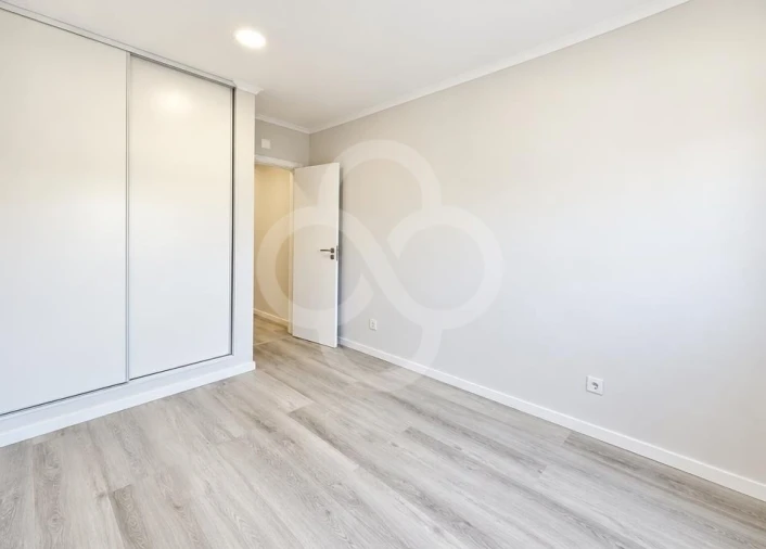 Apartamento T4 para Venda em Amora Foto 7