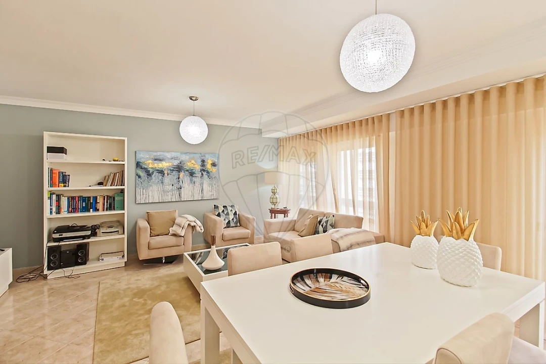 Apartamento T3 para Arrendamento em São Domingos de Benfica Foto 1