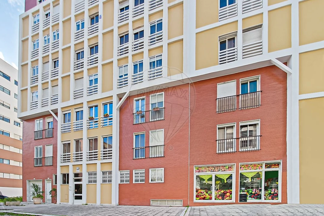 Apartamento T3 para Arrendamento em São Domingos de Benfica Foto 4