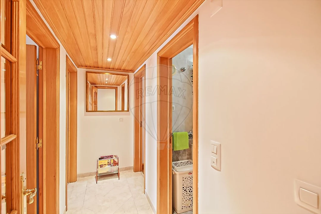 Apartamento T3 para Arrendamento em São Domingos de Benfica Foto 12