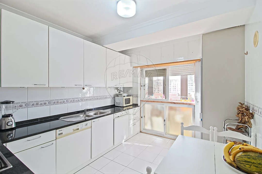 Apartamento T3 para Arrendamento em São Domingos de Benfica Foto 9