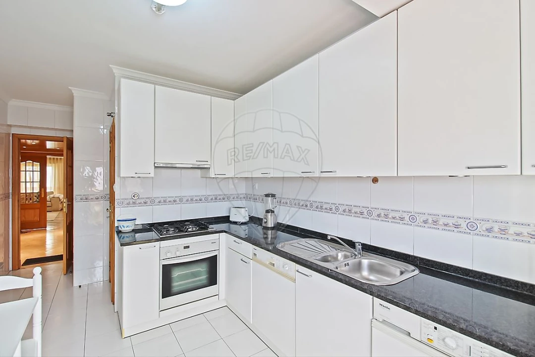 Apartamento T3 para Arrendamento em São Domingos de Benfica Foto 8