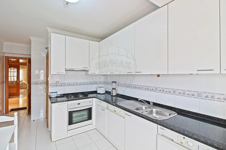 Apartamento T3 para Arrendamento em São Domingos de Benfica Foto 8