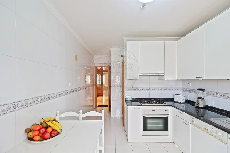 Apartamento T3 para Arrendamento em São Domingos de Benfica Foto 10