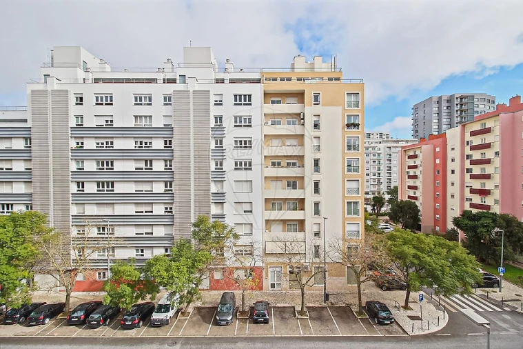Apartamento T3 para Arrendamento em São Domingos de Benfica Foto 16